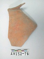 藏品(紅色細砂方格紋陶口緣殘件)的圖片